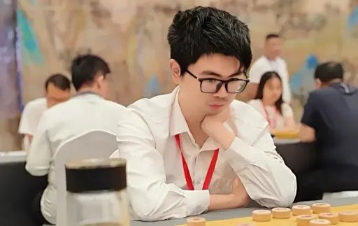 尹昇